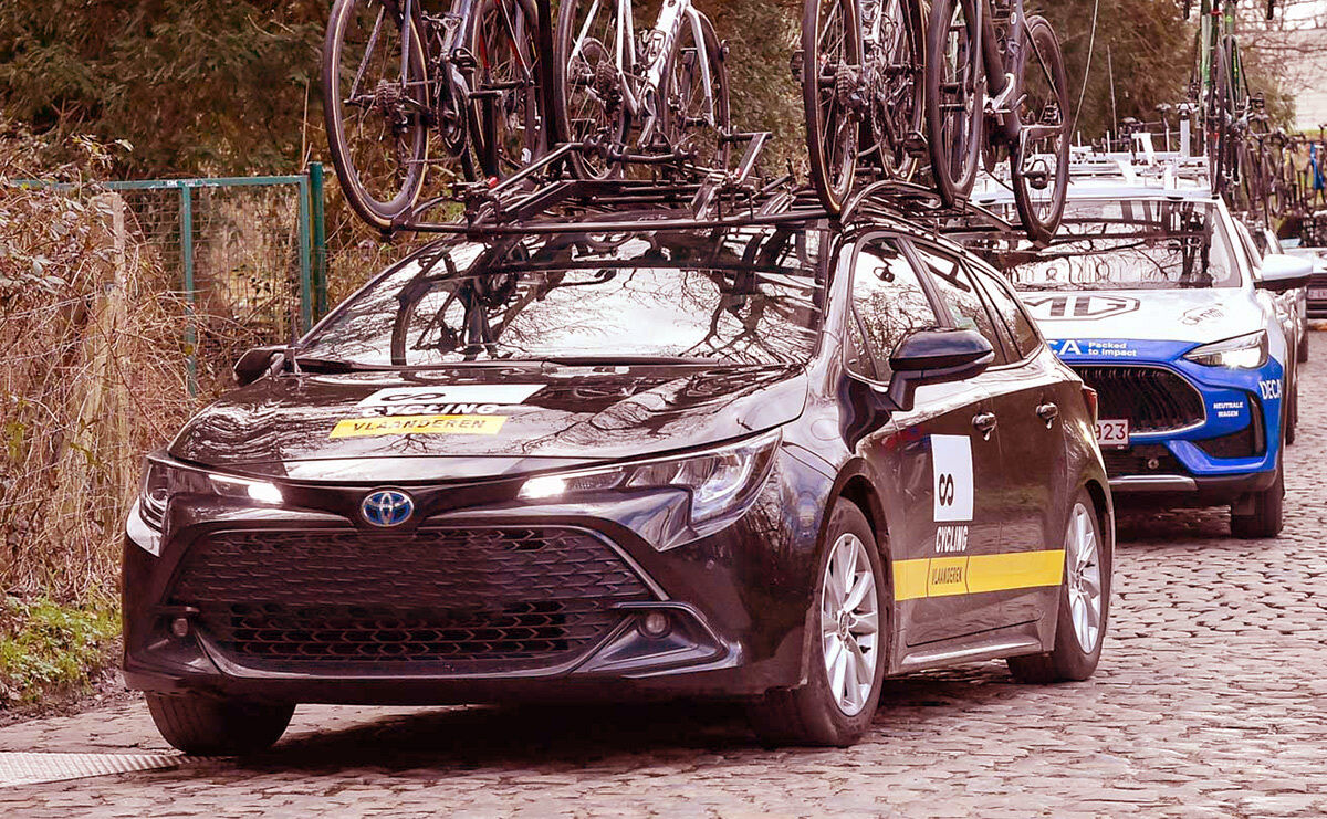 Cycling vlaanderen car front volgwagen